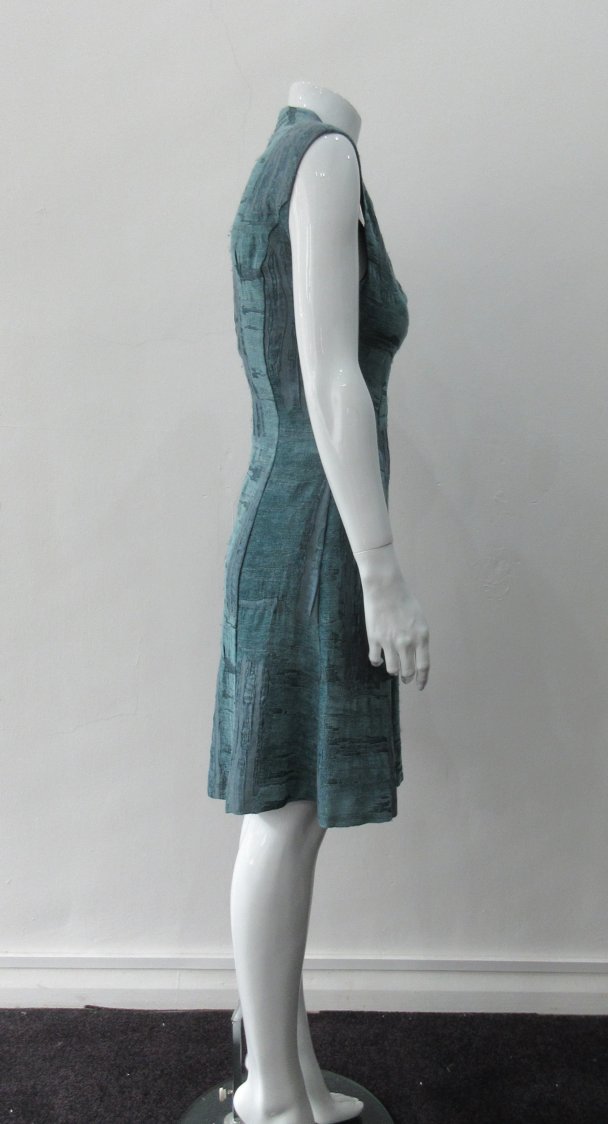 090130 -Round Seam Dress