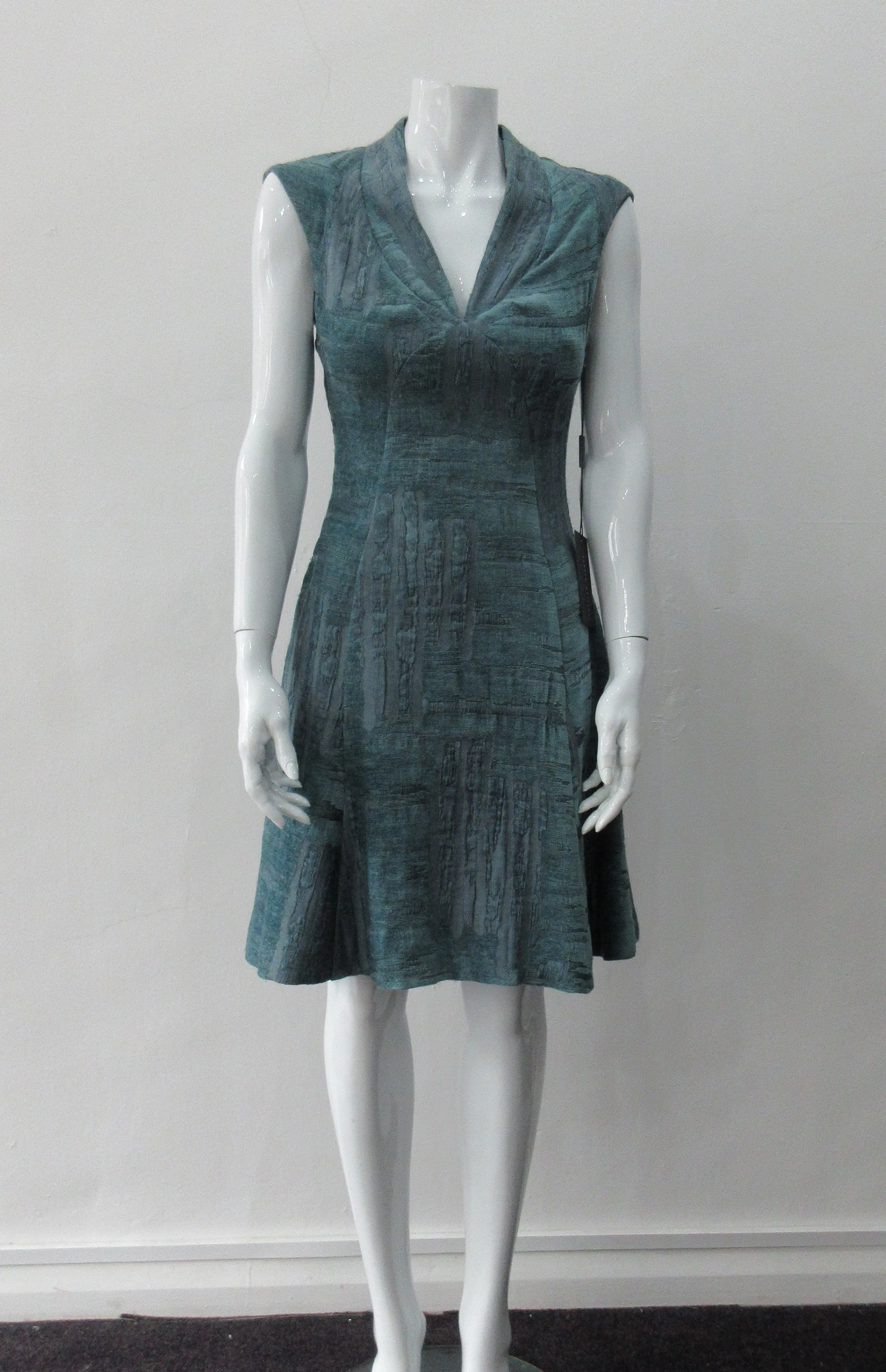 090130 -Round Seam Dress