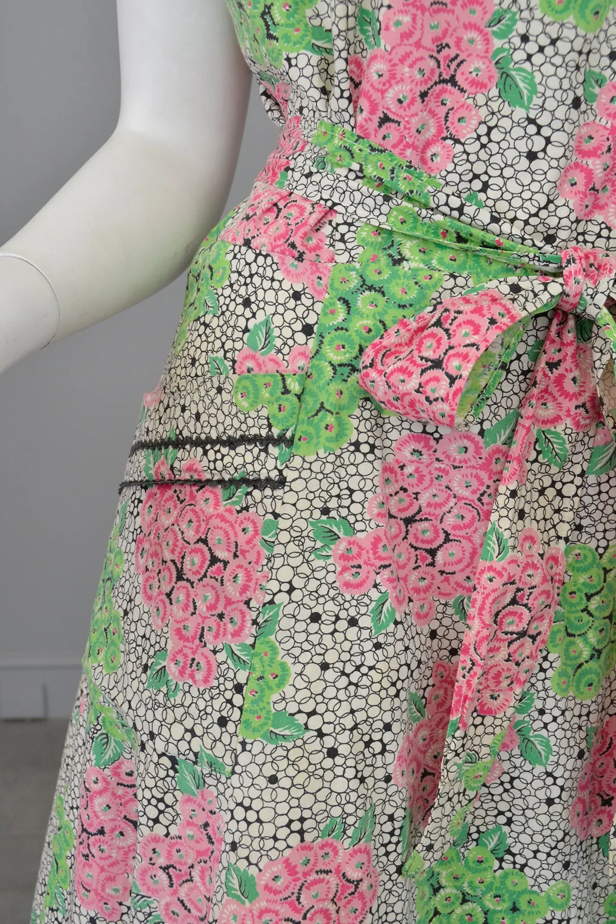 1940s 50s Pink Green Hydrangea Print Wrap House Dress