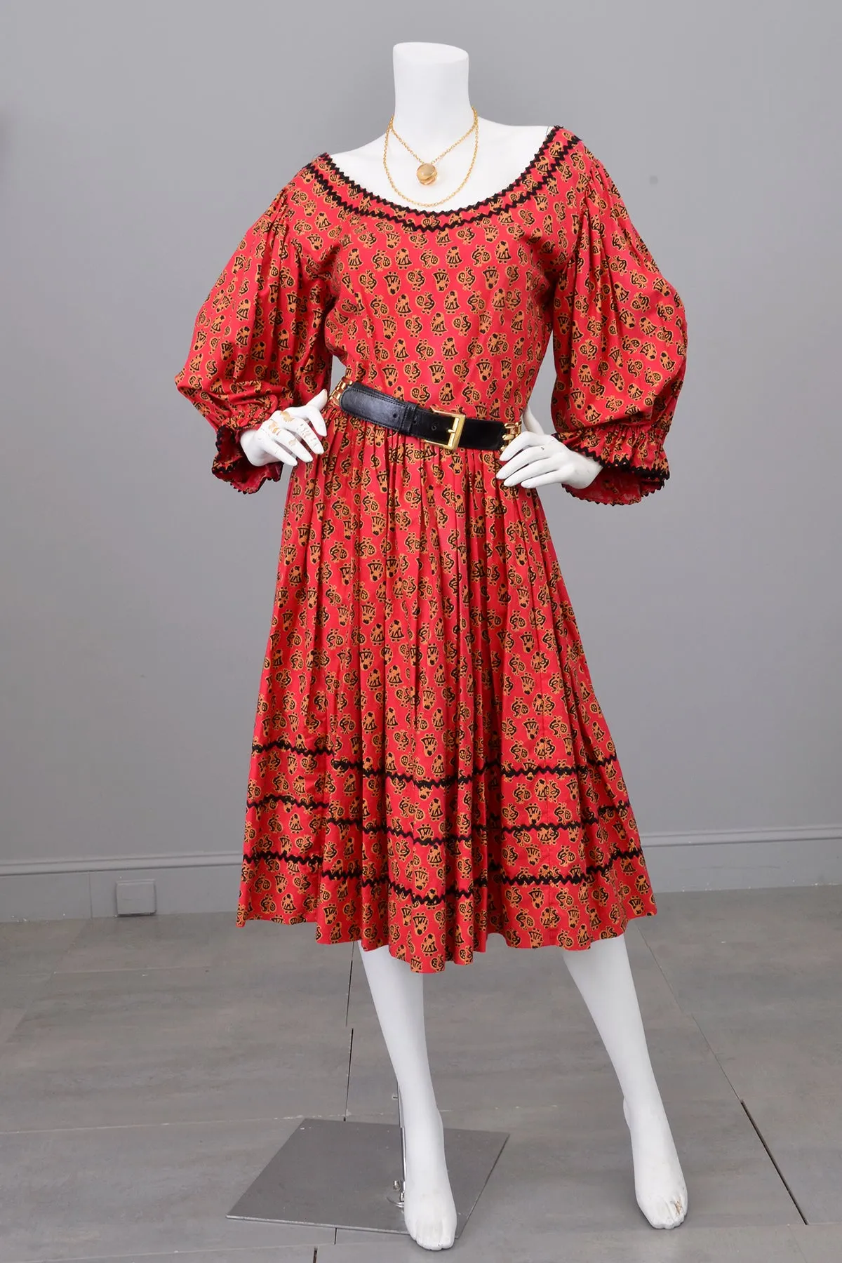 1950s Folklore Peasant Dress with Huge Poet Sleeves and Figural Novelty Print | Vintage Festival Folk Dress