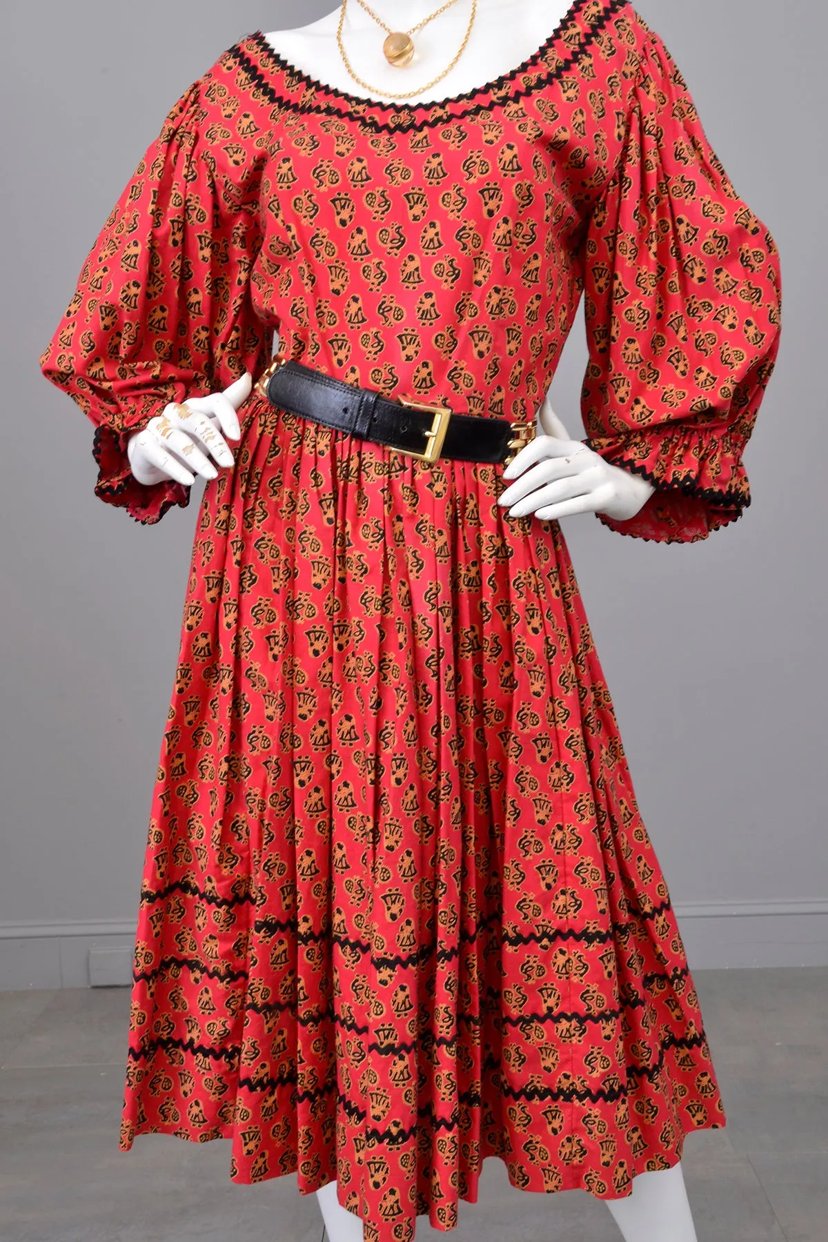 1950s Folklore Peasant Dress with Huge Poet Sleeves and Figural Novelty Print | Vintage Festival Folk Dress