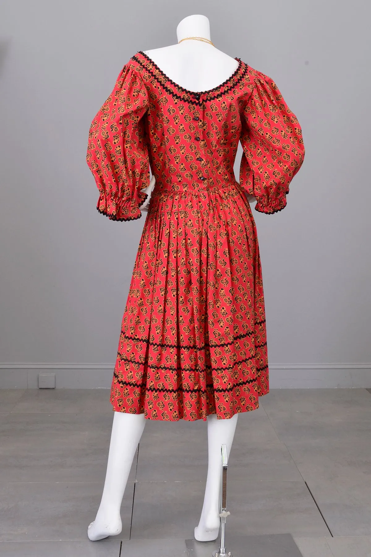 1950s Folklore Peasant Dress with Huge Poet Sleeves and Figural Novelty Print | Vintage Festival Folk Dress