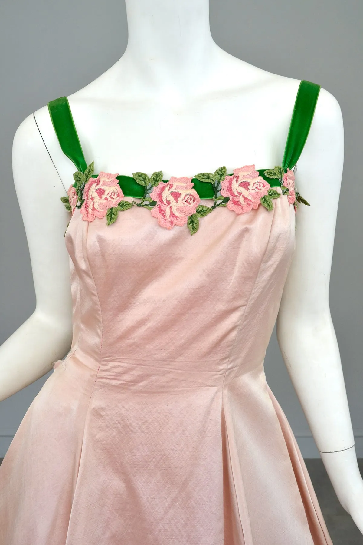 1950s Pale Pink Embroidered Flowers Trim Party Prom Dress