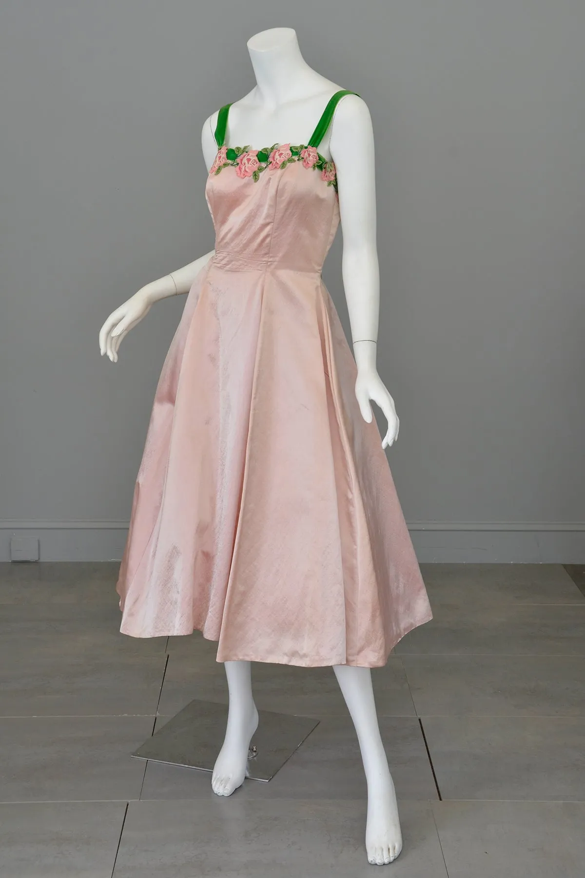 1950s Pale Pink Embroidered Flowers Trim Party Prom Dress