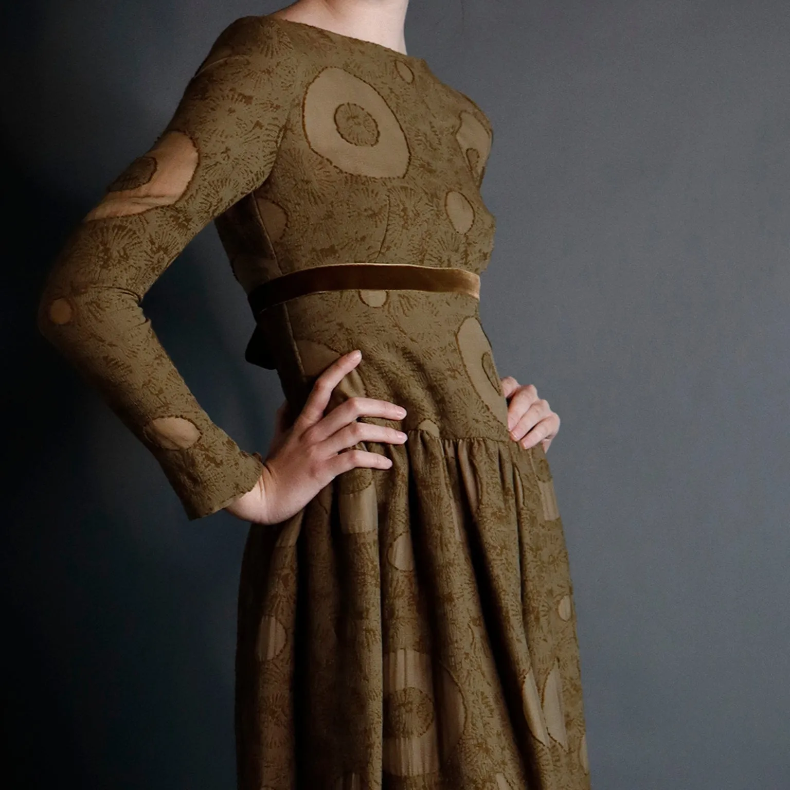 1970s Bill Blass Vintage Brown Circle Print Silk Dress w/ Velvet Ribbon