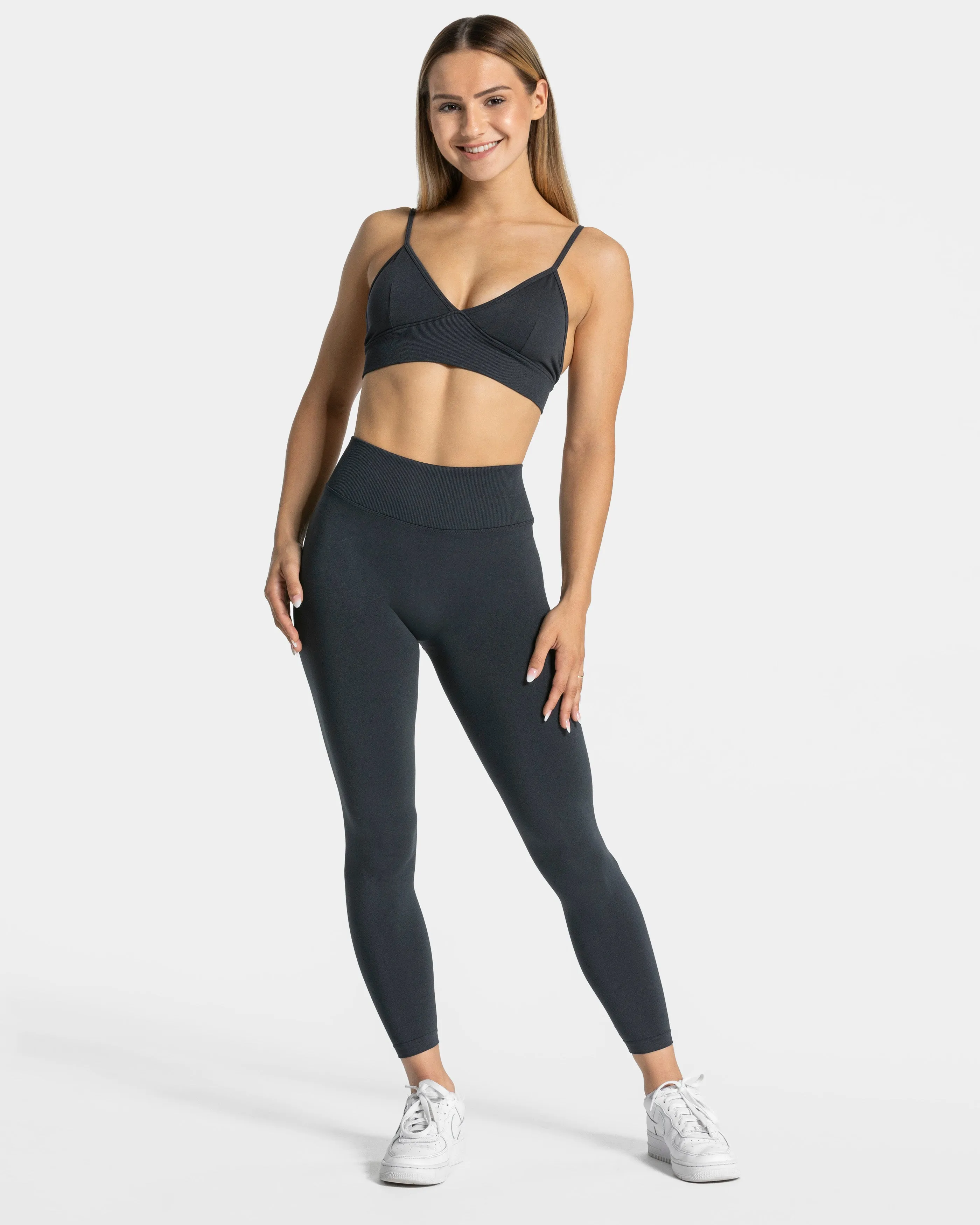 Essence V-Back Covert Scrunch Leggings "Ebony"