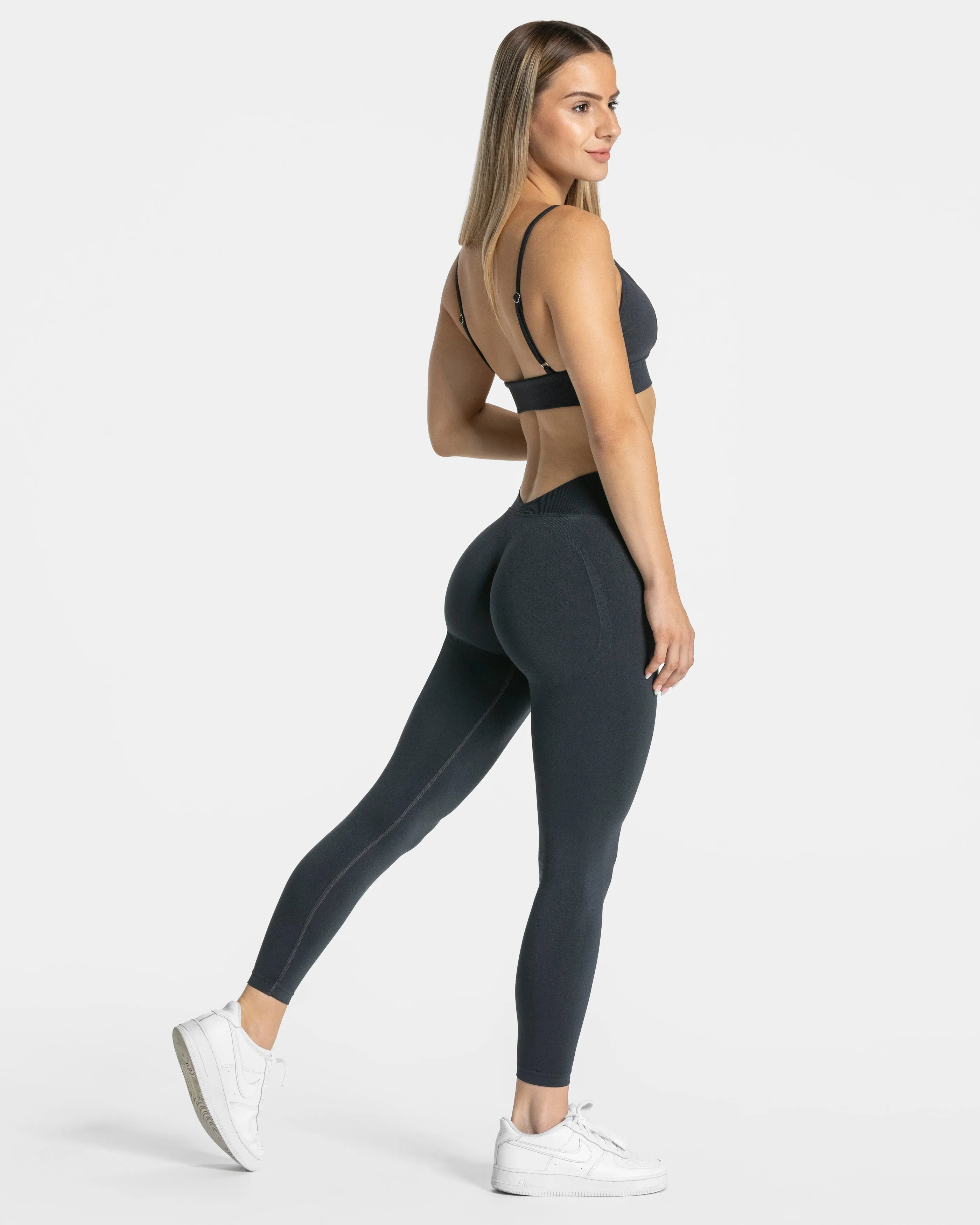 Essence V-Back Covert Scrunch Leggings "Ebony"